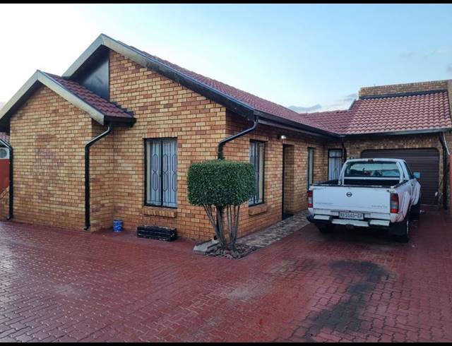 3 BEDROOM HOUSE FOR SALE IN SPRUITVIEW